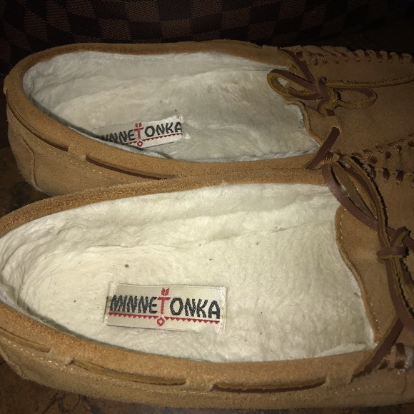 Minnetonka suede leather moccasins. Size 6. - Picture 3 of 5